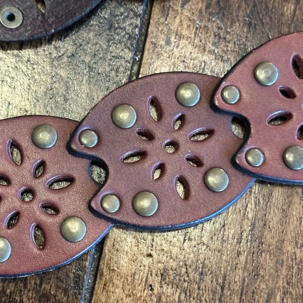 Liz Claiborne | Vintage Cutout Leather Boho Western Brass Buckle Belt, M